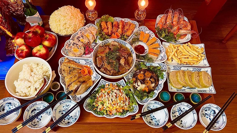 Mâm cơm ngày tết