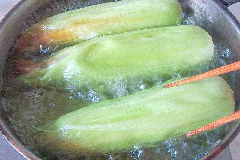 luộc bắp bao nhiêu phút