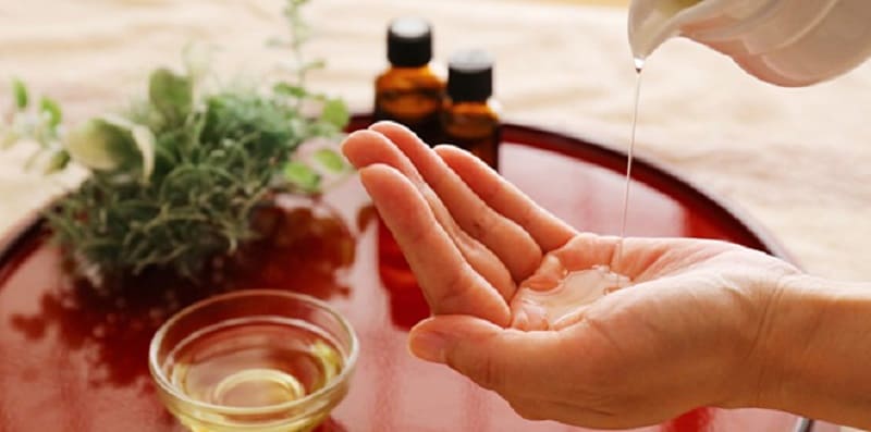 Tinh dầu sả giúp bảo vệ bạn trước nguy cơ bị muỗi đốt và mang lại không gian thoáng đãng