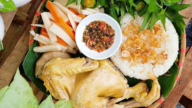 Chế biến đa dạng từ gà ủ muối